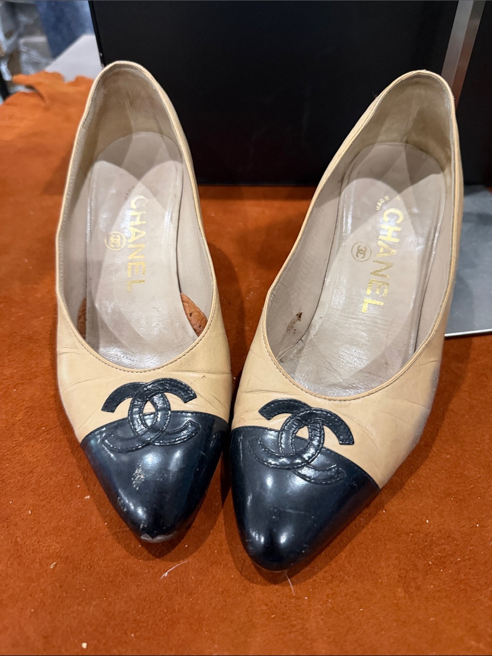 Chanel Vintage iconic signature bi color leather‎ CC heels - Picture 14 of 14
